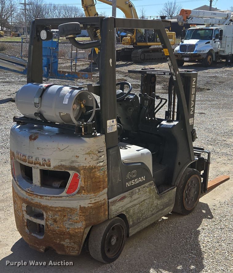 image for item EQ6852 Nissan MCO1F2A20LV  forklift