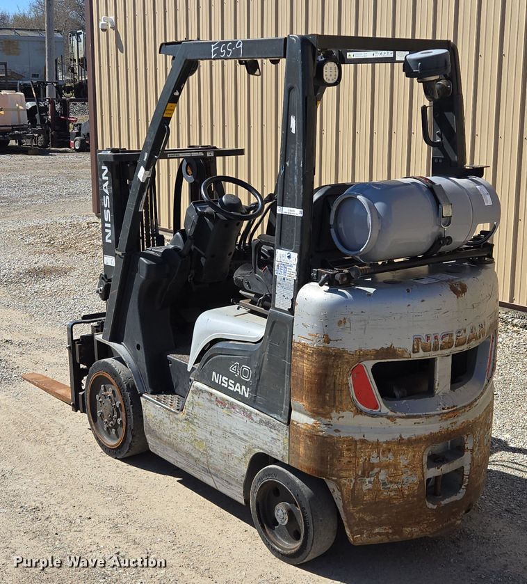image for item EQ6852 Nissan MCO1F2A20LV  forklift
