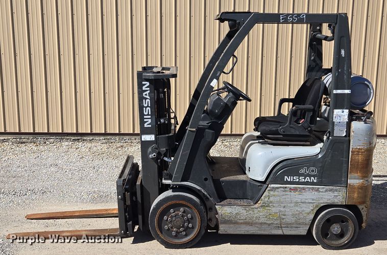 image for item EQ6852 Nissan MCO1F2A20LV  forklift