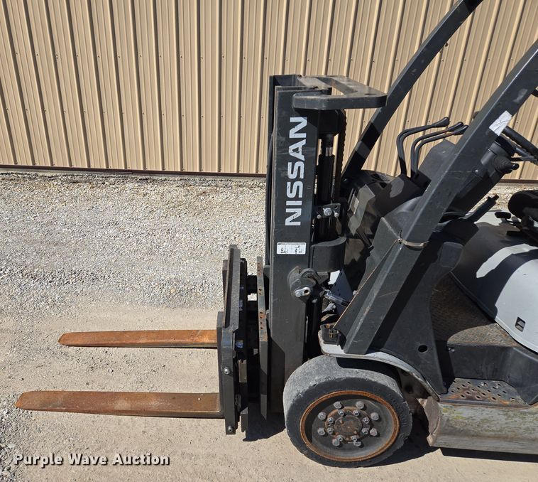 image for item EQ6852 Nissan MCO1F2A20LV  forklift