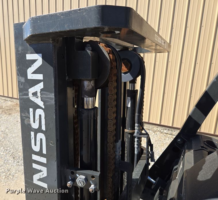 image for item EQ6852 Nissan MCO1F2A20LV  forklift