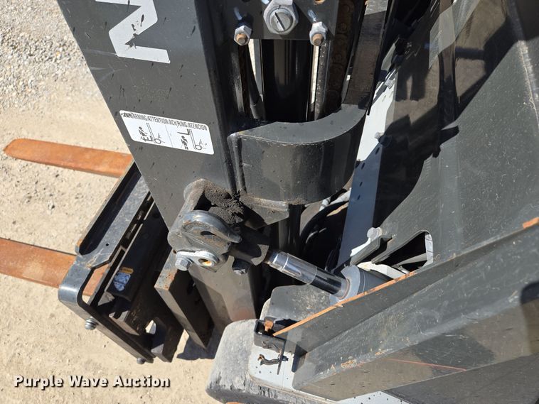 image for item EQ6852 Nissan MCO1F2A20LV  forklift