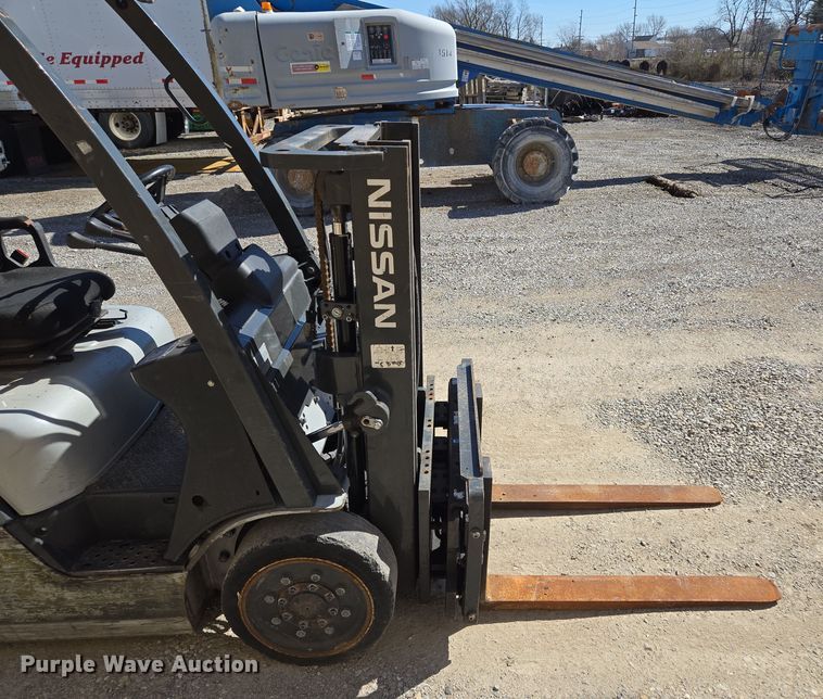 image for item EQ6852 Nissan MCO1F2A20LV  forklift