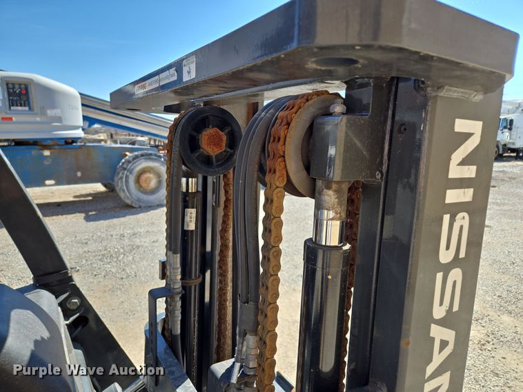 image for item EQ6852 Nissan MCO1F2A20LV  forklift