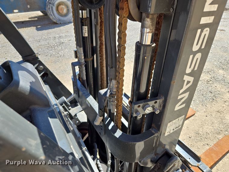 image for item EQ6852 Nissan MCO1F2A20LV  forklift