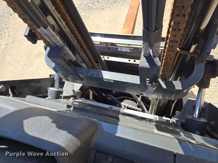 image for item EQ6852 Nissan MCO1F2A20LV  forklift