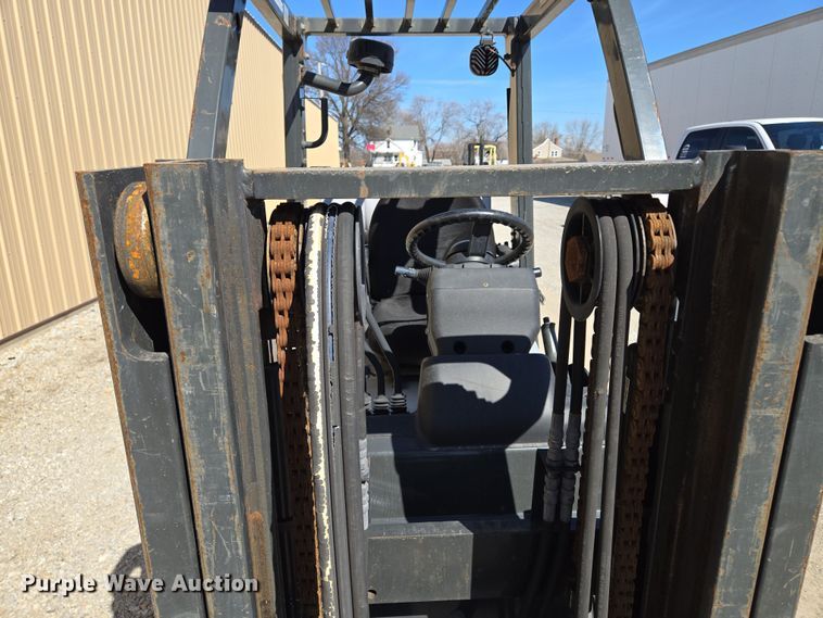 image for item EQ6852 Nissan MCO1F2A20LV  forklift