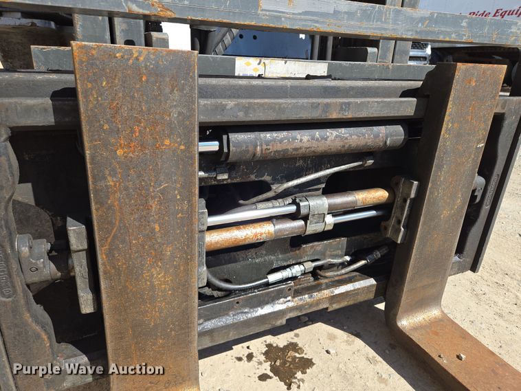 image for item EQ6852 Nissan MCO1F2A20LV  forklift