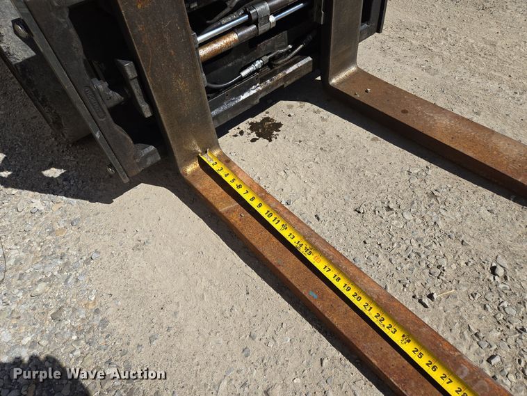 image for item EQ6852 Nissan MCO1F2A20LV  forklift