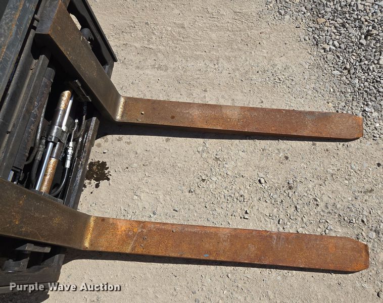 image for item EQ6852 Nissan MCO1F2A20LV  forklift