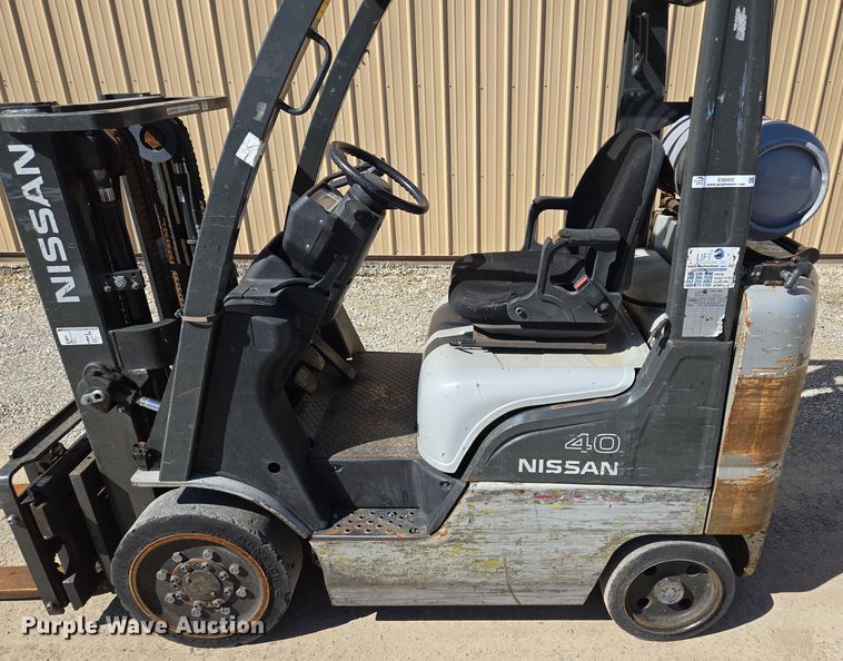 image for item EQ6852 Nissan MCO1F2A20LV  forklift