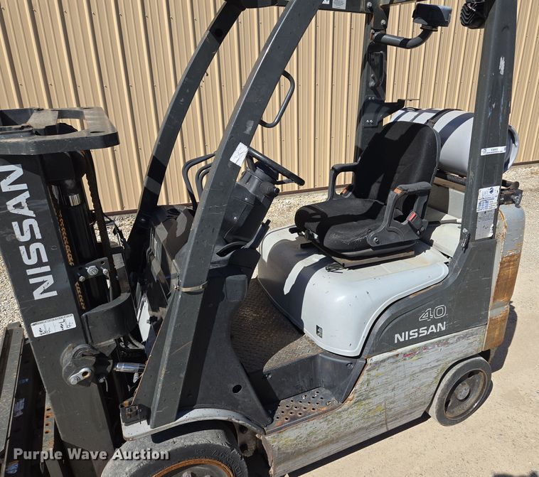 image for item EQ6852 Nissan MCO1F2A20LV  forklift