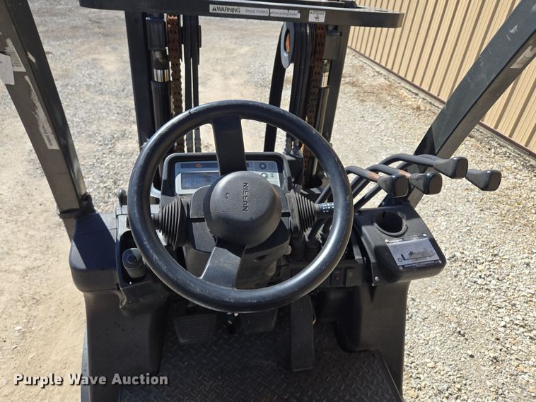 image for item EQ6852 Nissan MCO1F2A20LV  forklift