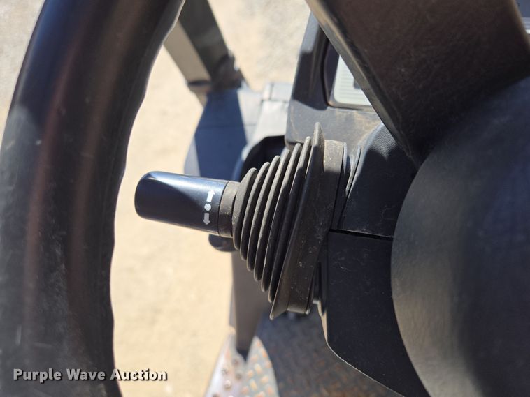 image for item EQ6852 Nissan MCO1F2A20LV  forklift