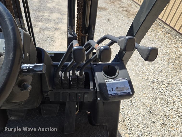 image for item EQ6852 Nissan MCO1F2A20LV  forklift