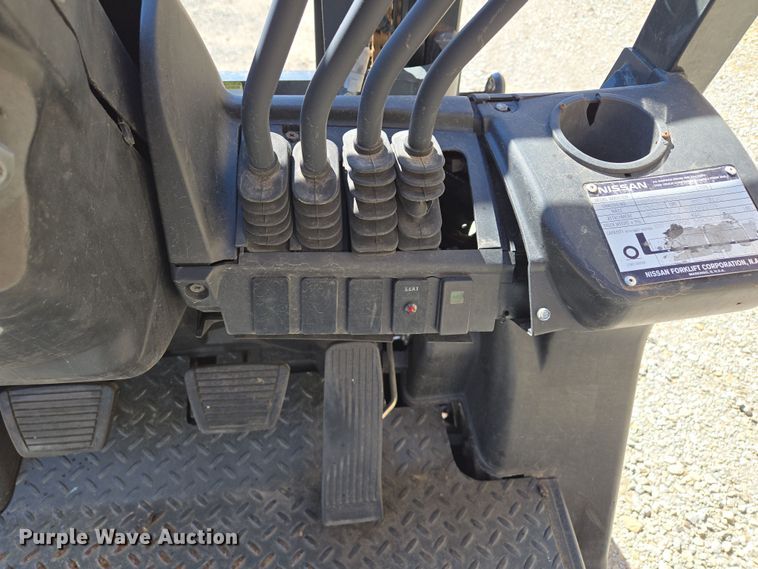 image for item EQ6852 Nissan MCO1F2A20LV  forklift