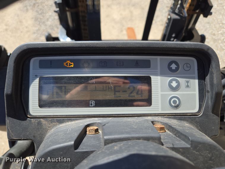 image for item EQ6852 Nissan MCO1F2A20LV  forklift