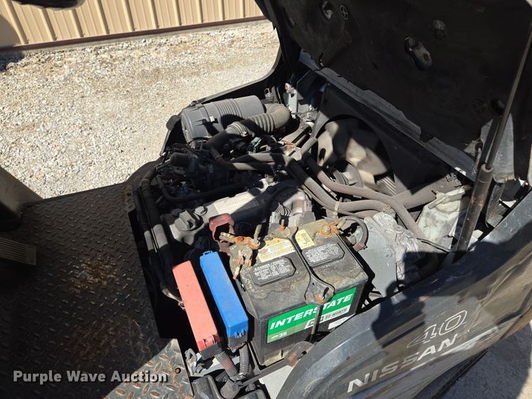 image for item EQ6852 Nissan MCO1F2A20LV  forklift