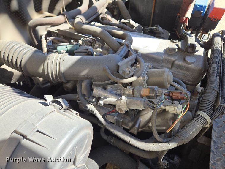 image for item EQ6852 Nissan MCO1F2A20LV  forklift