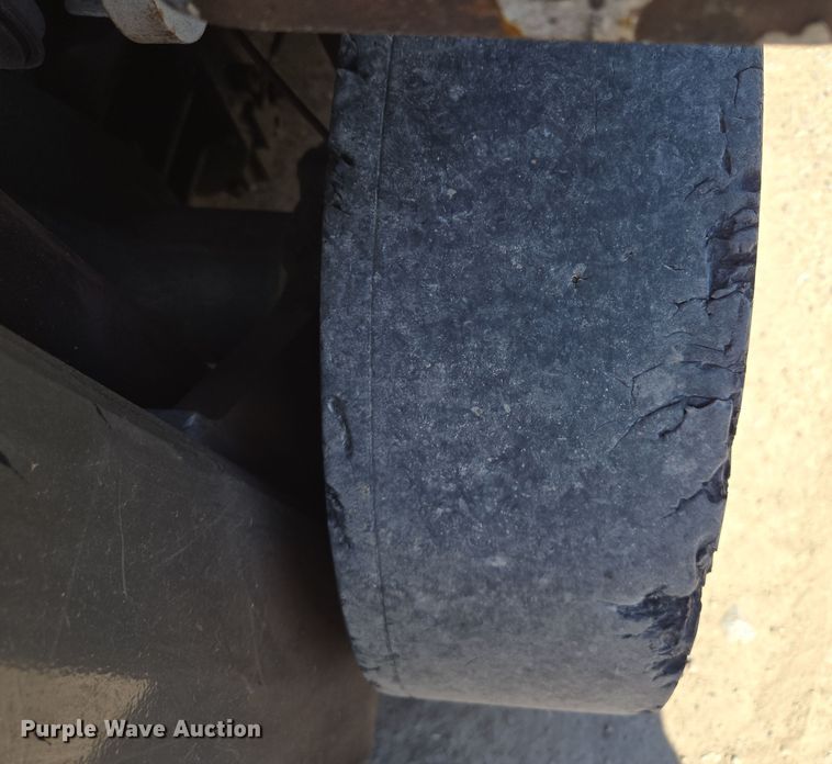 image for item EQ6852 Nissan MCO1F2A20LV  forklift