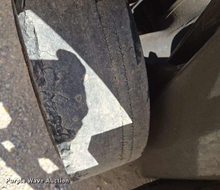 image for item EQ6852 Nissan MCO1F2A20LV  forklift