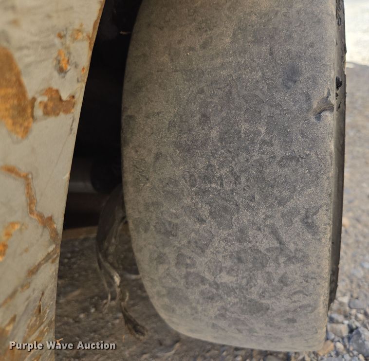 image for item EQ6852 Nissan MCO1F2A20LV  forklift