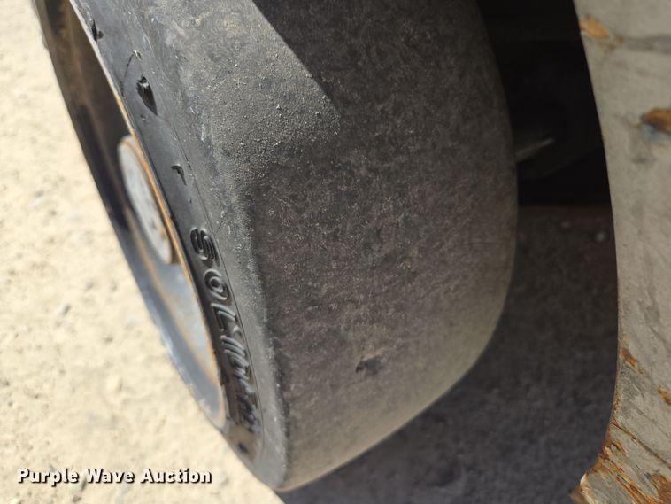 image for item EQ6852 Nissan MCO1F2A20LV  forklift