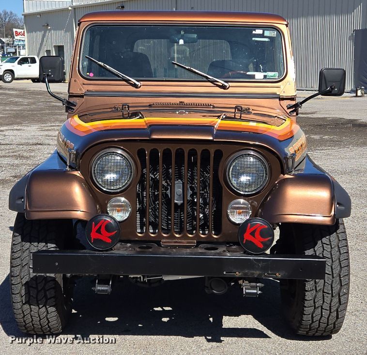 image for item EQ6881 1982 Jeep CJ7 SUV