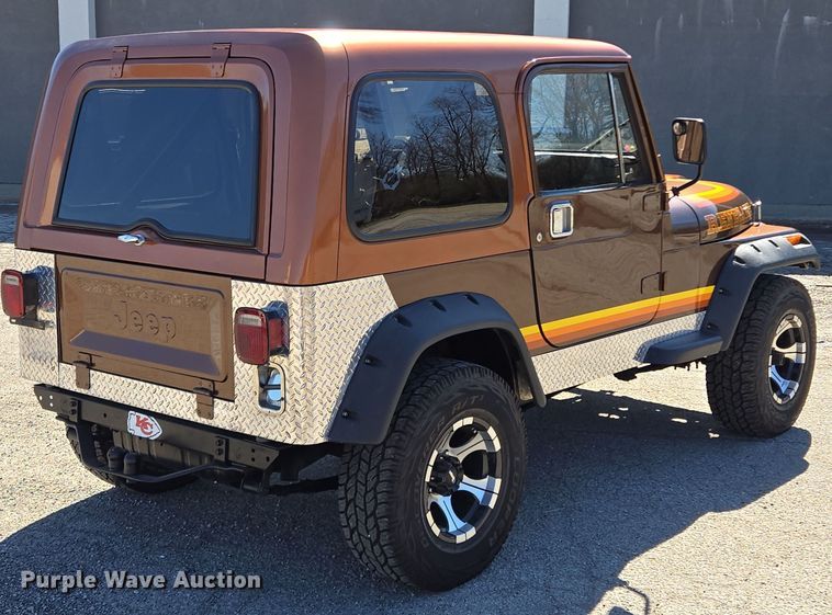 image for item EQ6881 1982 Jeep CJ7 SUV