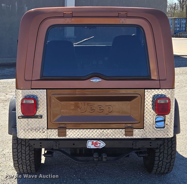 image for item EQ6881 1982 Jeep CJ7 SUV