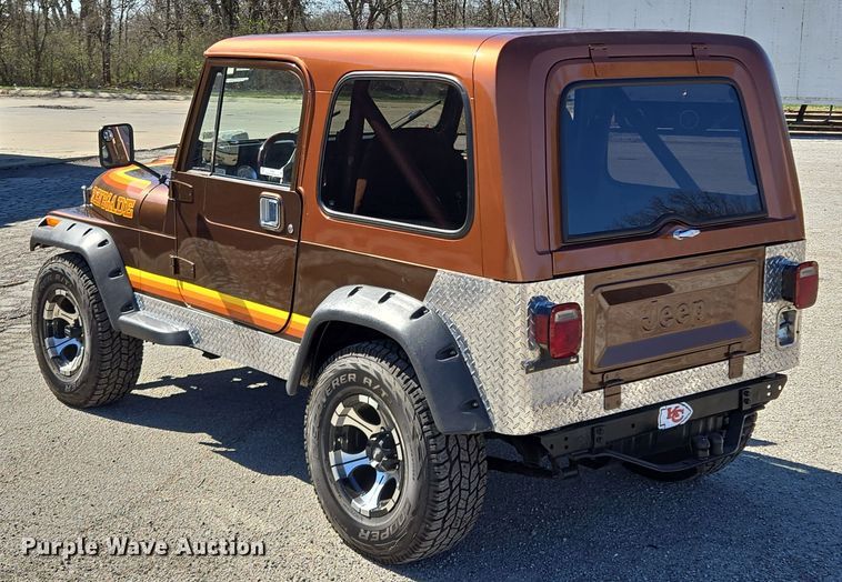 image for item EQ6881 1982 Jeep CJ7 SUV