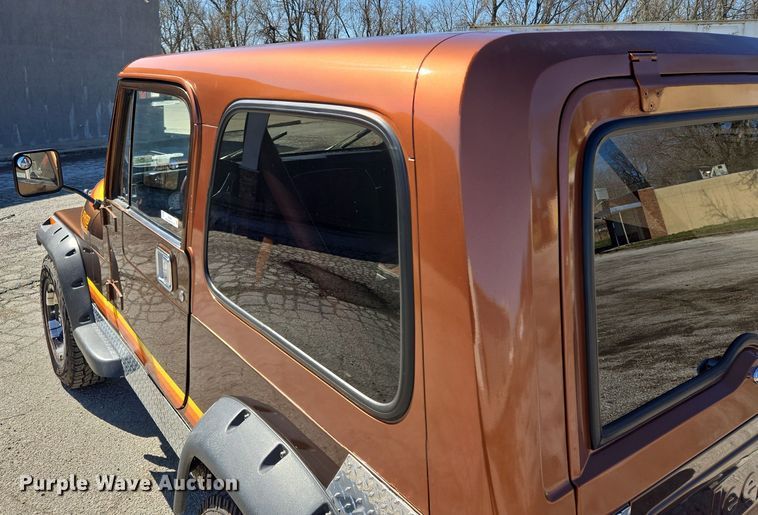 image for item EQ6881 1982 Jeep CJ7 SUV