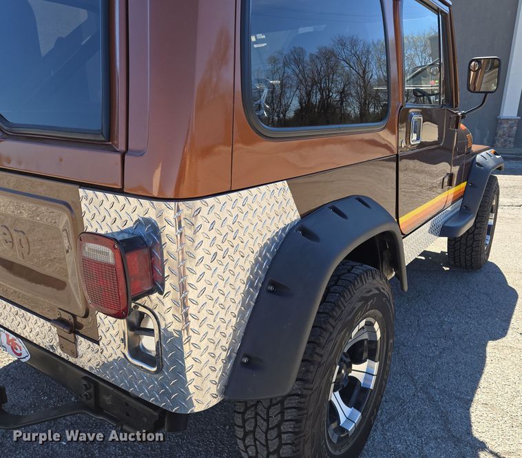 image for item EQ6881 1982 Jeep CJ7 SUV