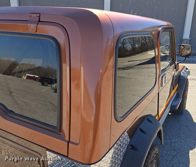 image for item EQ6881 1982 Jeep CJ7 SUV