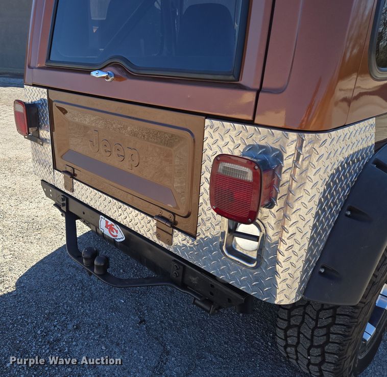 image for item EQ6881 1982 Jeep CJ7 SUV