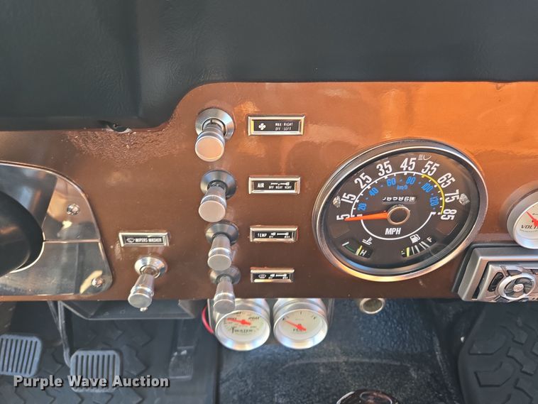 image for item EQ6881 1982 Jeep CJ7 SUV