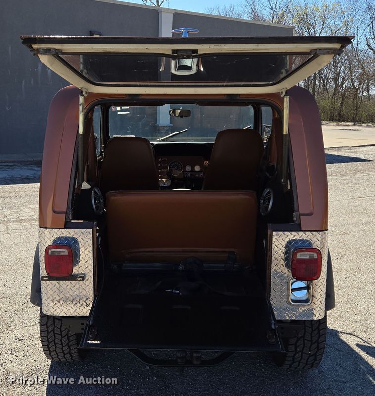 image for item EQ6881 1982 Jeep CJ7 SUV