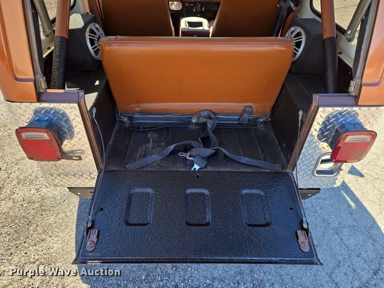 image for item EQ6881 1982 Jeep CJ7 SUV