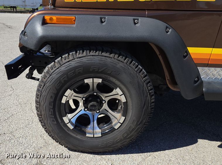 image for item EQ6881 1982 Jeep CJ7 SUV