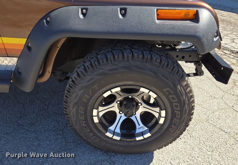 image for item EQ6881 1982 Jeep CJ7 SUV