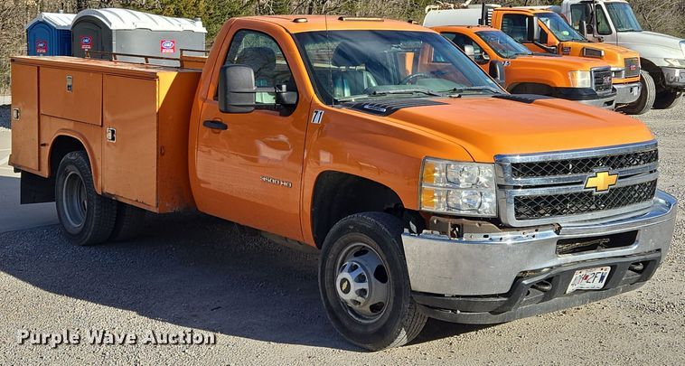 image for item EQ6902 2011 GMC Sierra 3500HD utility bed pickup truck