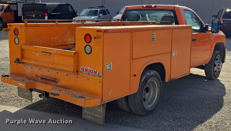 image for item EQ6902 2011 GMC Sierra 3500HD utility bed pickup truck