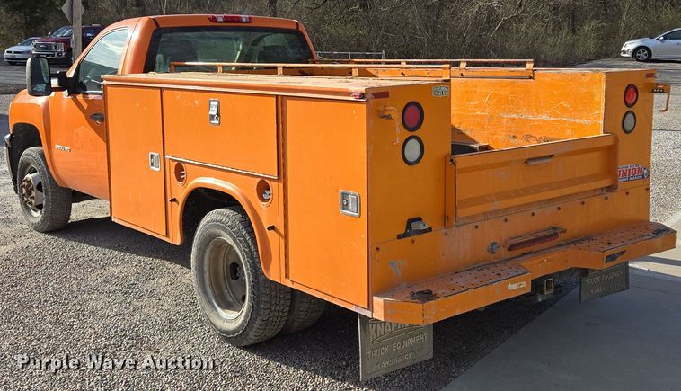 image for item EQ6902 2011 GMC Sierra 3500HD utility bed pickup truck