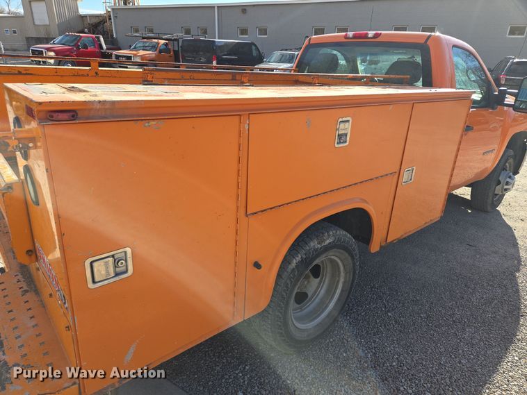 image for item EQ6902 2011 GMC Sierra 3500HD utility bed pickup truck