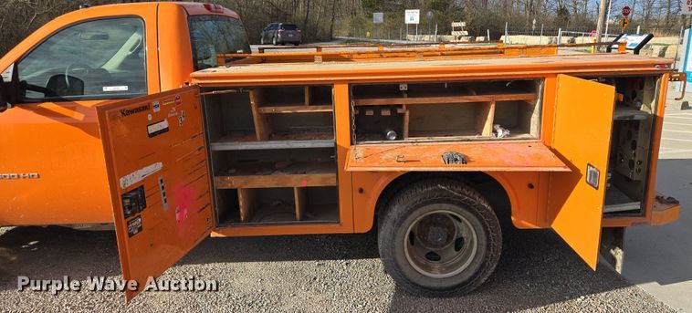 image for item EQ6902 2011 GMC Sierra 3500HD utility bed pickup truck