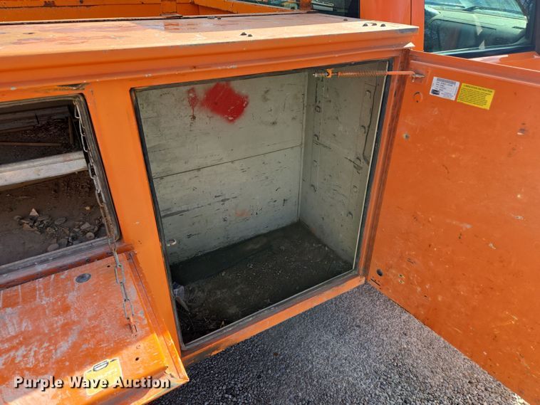 image for item EQ6902 2011 GMC Sierra 3500HD utility bed pickup truck