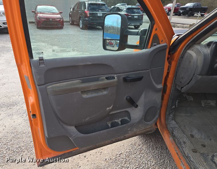 image for item EQ6902 2011 GMC Sierra 3500HD utility bed pickup truck