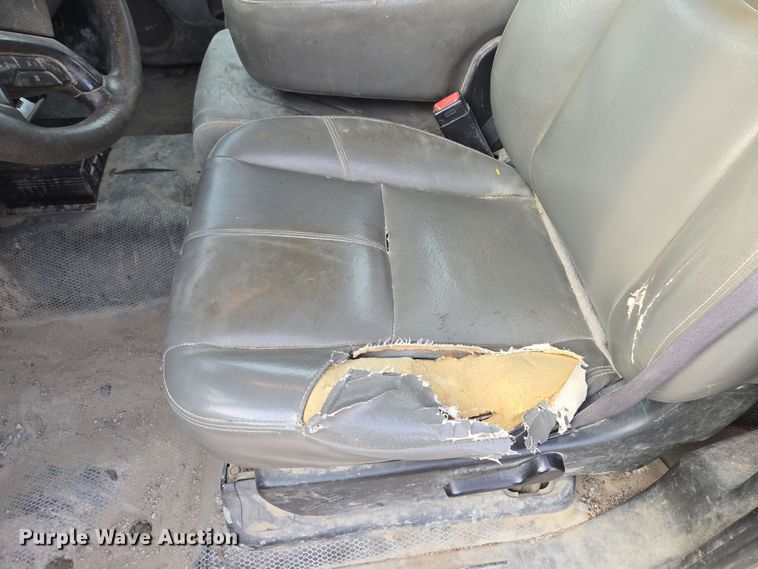 image for item EQ6902 2011 GMC Sierra 3500HD utility bed pickup truck