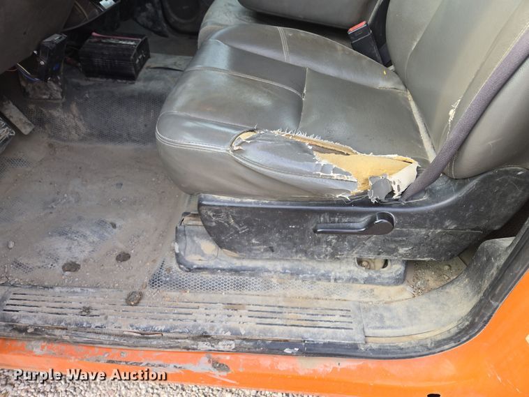 image for item EQ6902 2011 GMC Sierra 3500HD utility bed pickup truck