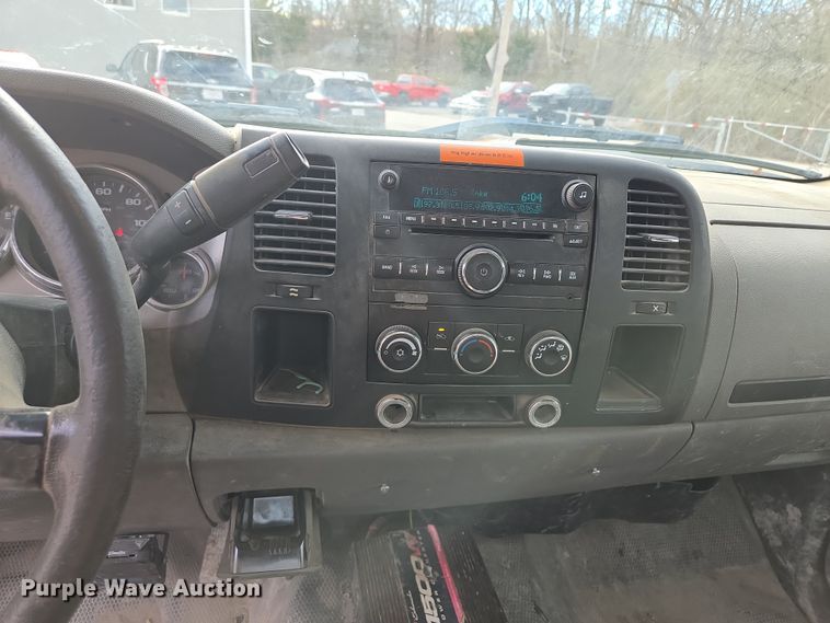 image for item EQ6902 2011 GMC Sierra 3500HD utility bed pickup truck